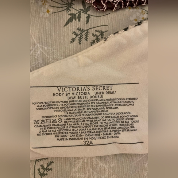 Victoria secret lace bra 4pc bundle Wow! 🤩🥰 - Picture 3 of 7